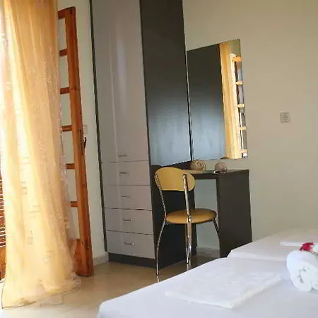 Hotel Nikas & 2*
