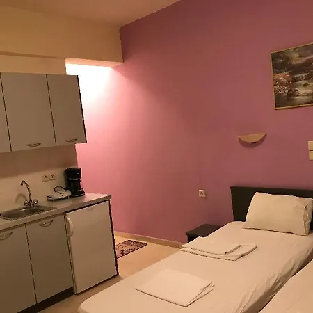 Nikas & Hotel 2*