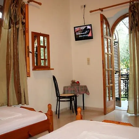 Nikas & Hotel 2*